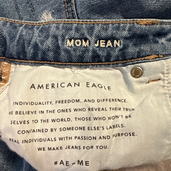 American Eagle Women’s Mom Jeans 6 Long Blue Distressed Straight - Picture 4 of 9